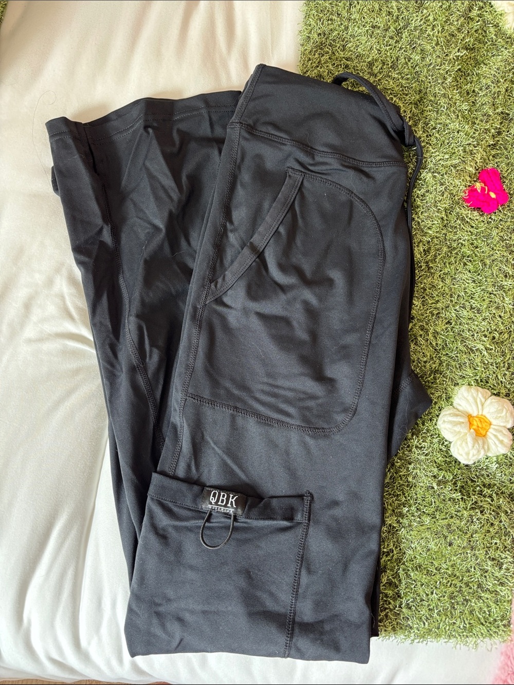 QBK Scrub Leggings Pocketed Flair Leggings Pants